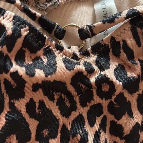 Victorias Secret Brazilian Thong Bikini - Picture 2 of 9